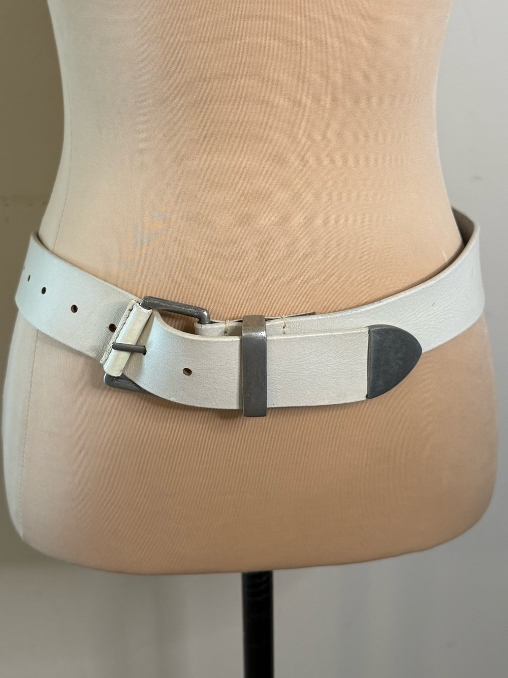 We The Free winter white leather belt Silver-tone asymmetrical buckle XS/S